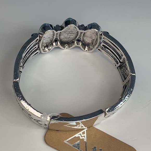 Western Tribal Turquoise Stretch Bracelet - Picture 7 of 8